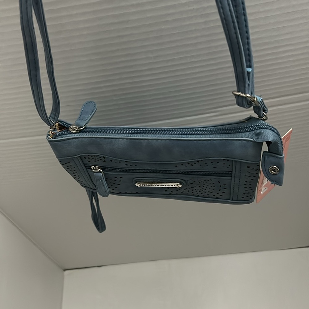 🆕 STONE MOUNTAIN Trifecta Faux Leather Crossbody - Picture 5 of 11